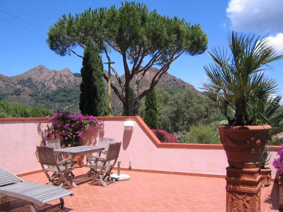 Studio-Appartment In Landhaus Mit Meerblick Porto Azzurro Ngoại thất bức ảnh