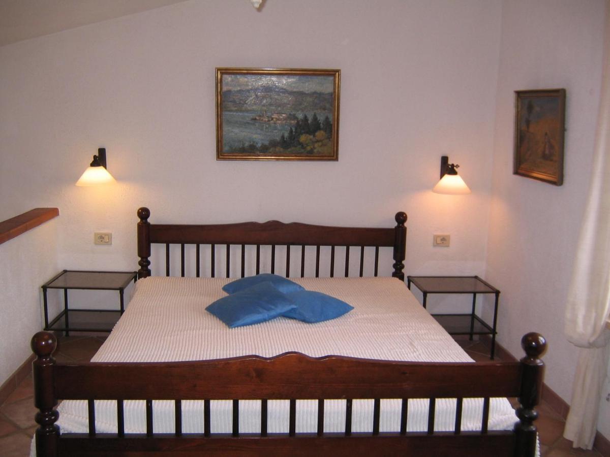 Studio-Appartment In Landhaus Mit Meerblick Porto Azzurro Ngoại thất bức ảnh