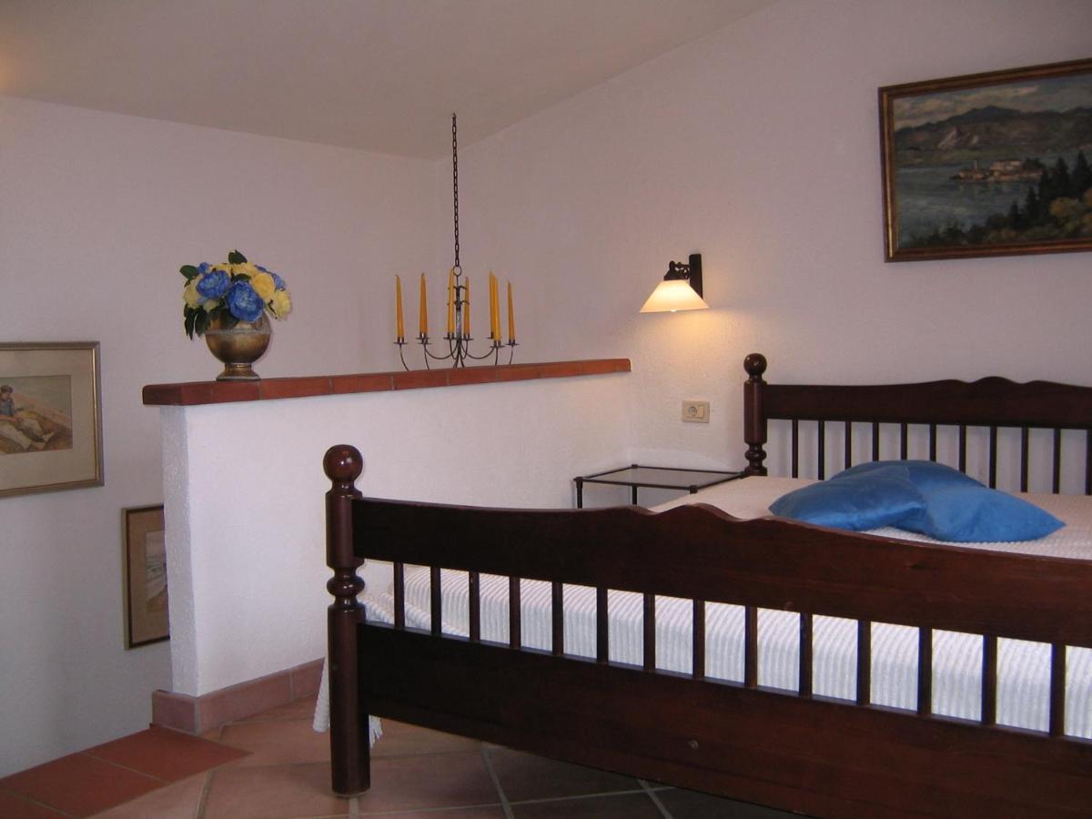 Studio-Appartment In Landhaus Mit Meerblick Porto Azzurro Ngoại thất bức ảnh