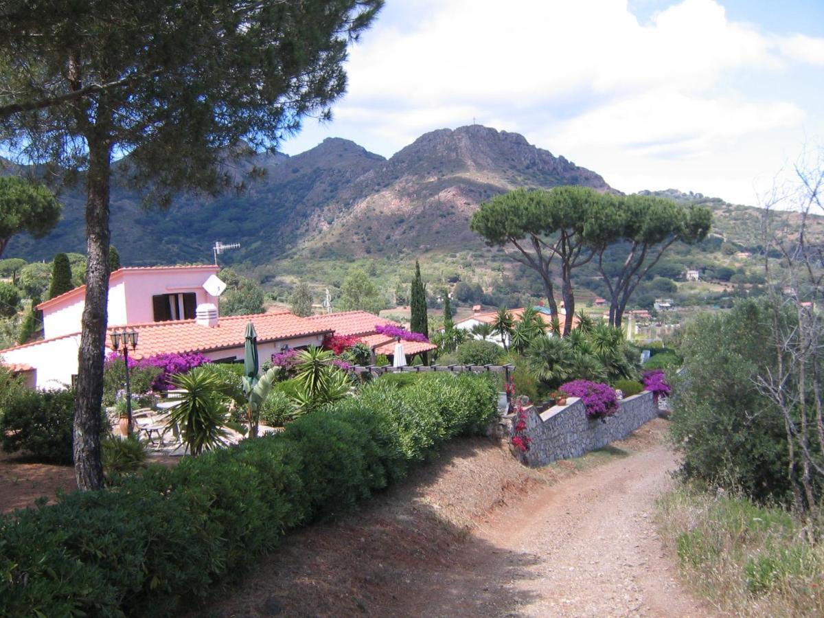 Studio-Appartment In Landhaus Mit Meerblick Porto Azzurro Ngoại thất bức ảnh