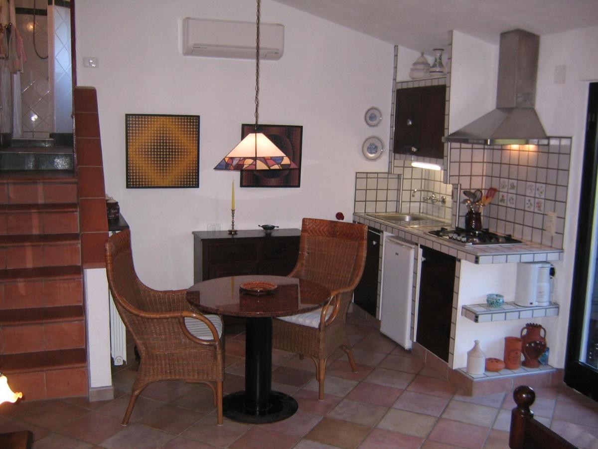 Studio-Appartment In Landhaus Mit Meerblick Porto Azzurro Ngoại thất bức ảnh