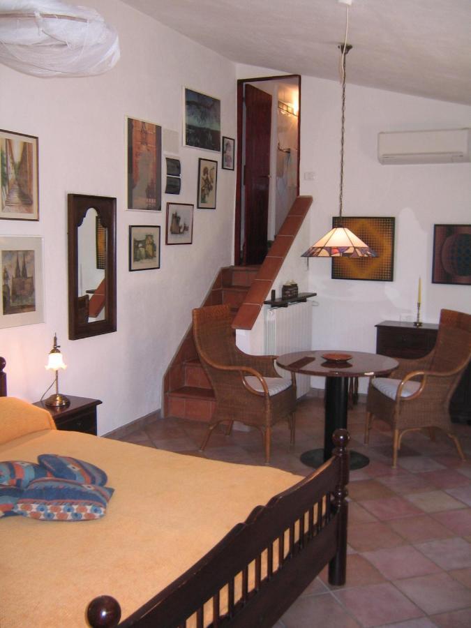 Studio-Appartment In Landhaus Mit Meerblick Porto Azzurro Ngoại thất bức ảnh