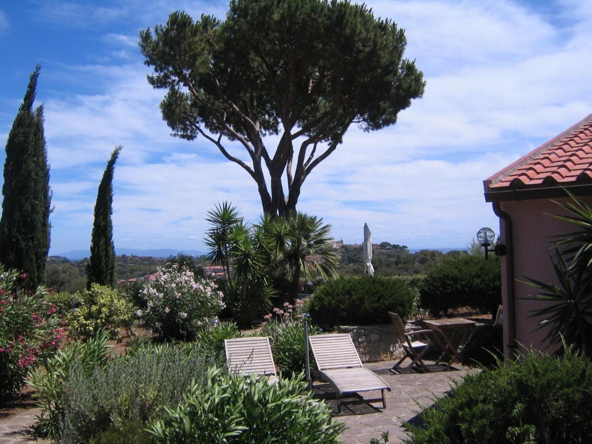 Studio-Appartment In Landhaus Mit Meerblick Porto Azzurro Ngoại thất bức ảnh